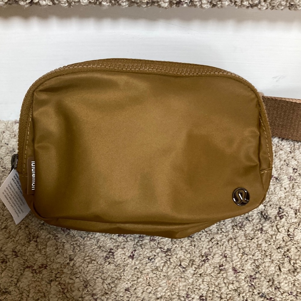 NWT Lululemon Everywhere Belt Bag